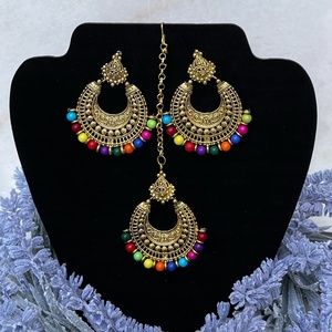 Earrings with Tikka